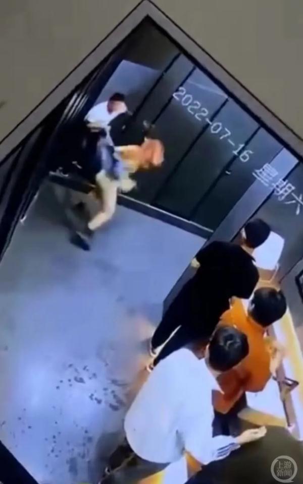 河南中牟县回应“女子被男子强行拖进厕所隔间”