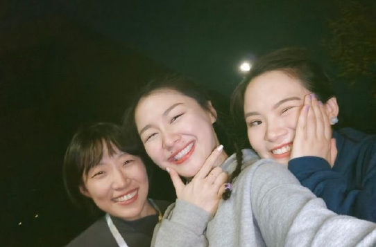 金靖称助理犯错一次扣一千后道歉并删除不当言论