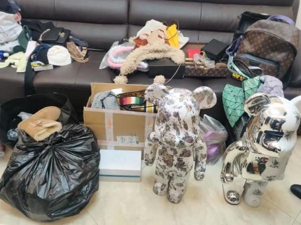 女店员16个月内转走538万元！老板还以为是生意不好