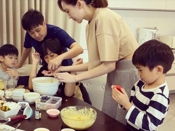 林志颖车祸后，亲人们召开发布会，林妈妈承诺不会亏待救命恩人们