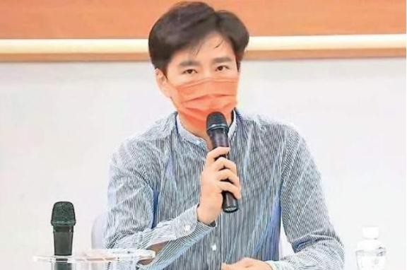 林志颖车祸后，亲人们召开发布会，林妈妈承诺不会亏待救命恩人们