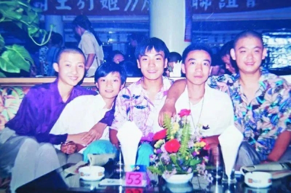 《霸王别姬》幕后故事：张国荣发烧39度仍练功，姜文曾试镜程蝶衣