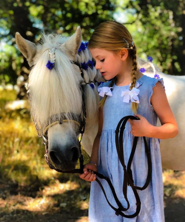 "欧洲未来的最美女王"长大了!真不愧是"人间elsa"啊