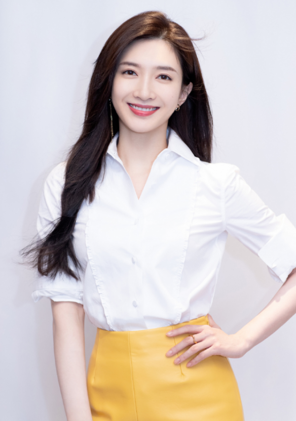 是三亚某度假酒店,和张小寒的爆料符合,而且漫画中的形象也很像江疏影