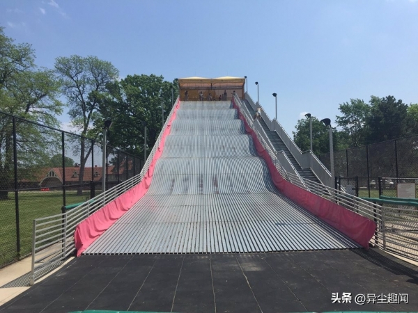 因游客被直接抛飞,美国一滑梯开3小时被关!影片曝光后网友傻眼