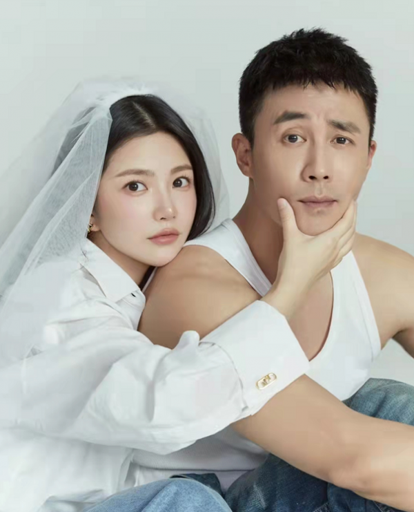 杜淳与妻女欢度周末王灿拍下老公带娃日常一家三口越来越幸福