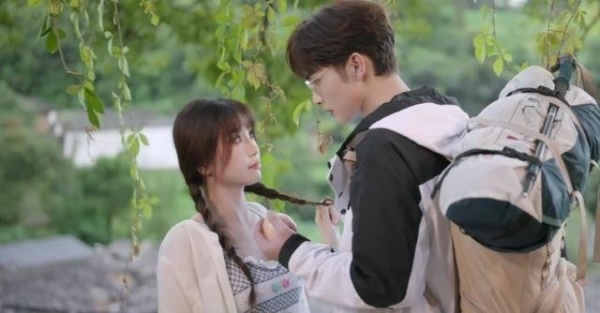 而女主虞书欣也得到了相应的加持,其搭档小生张彬彬主演的新剧《两个