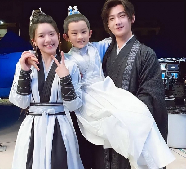 先后被传和杨洋肖战恋爱赵露思工作室发文勿造谣勿信谣勿传谣