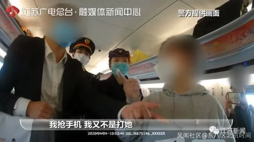 高铁摘口罩吃东西，被质问“目的是什么”，真相是…