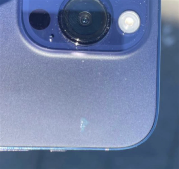 iPhone14 Pro被爆三大问题！充电、外壳、卡槽都有致命伤
