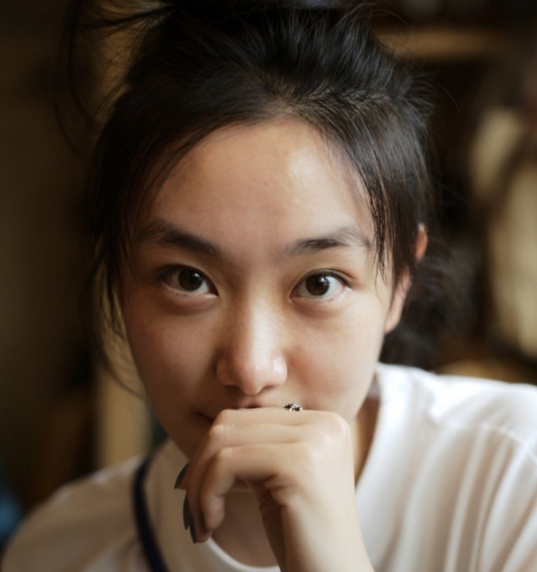 孙俪同父异母妹妹素颜照曝光21岁青春洋溢颜值高