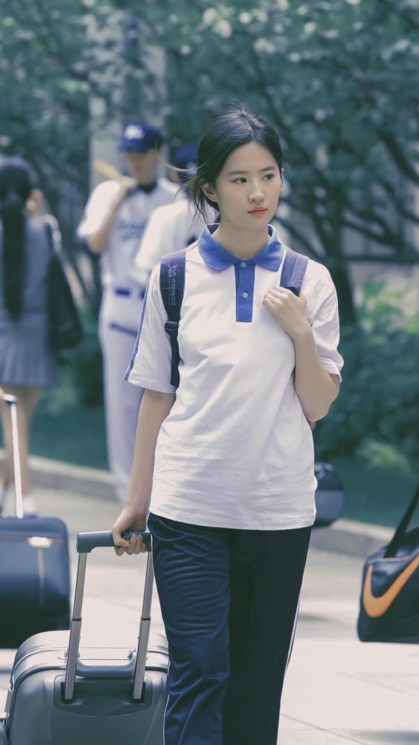 刘亦菲穿校服旧照流出 清纯让人心动