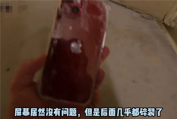 iPhone 14超瓷晶有多强？铁锤爆砸26次 100米高空抛下 结果惊掉下巴