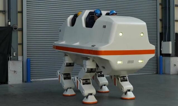 外形似大象！日本打造出世界首款可载4人的4足机器人