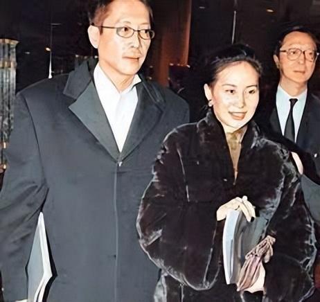 赌王二房唯一儿子何猷龙:被怀疑不是二太亲生,结婚多年感情如初!