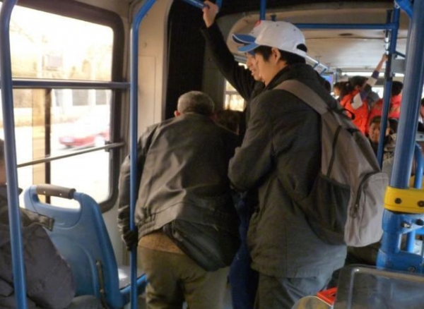 老人免费乘公交车或将取消 一律实行 新方案 ,你支持吗