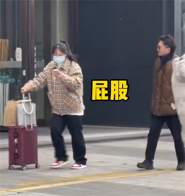 男子到苹果店里高喊“华为加油” 真相来了：网红博眼球视频