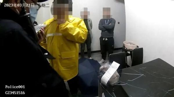 订单备注“9958”，外卖小哥果断报警！结果......