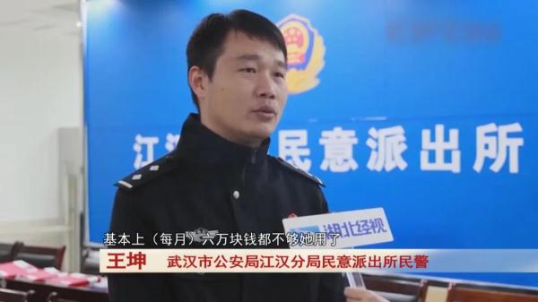 小伙和甜美女孩网恋4年，常为她购买奢侈品，民警替他奔现后惊呆...