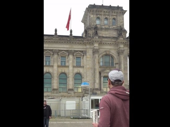 苏联胜利红旗再度插上柏林国会大厦德方否认