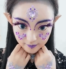 搞笑GIF：大哥你这绿帽子戴的真是太奇特了