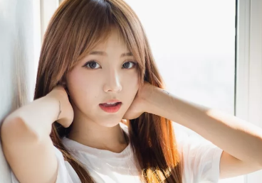 搞笑段子： 办公室里，一个20多的妹纸，问一胡子拉碴的男同事