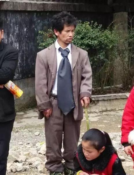 姿势工作者：（每日一笑）放开那只狗冲着我来