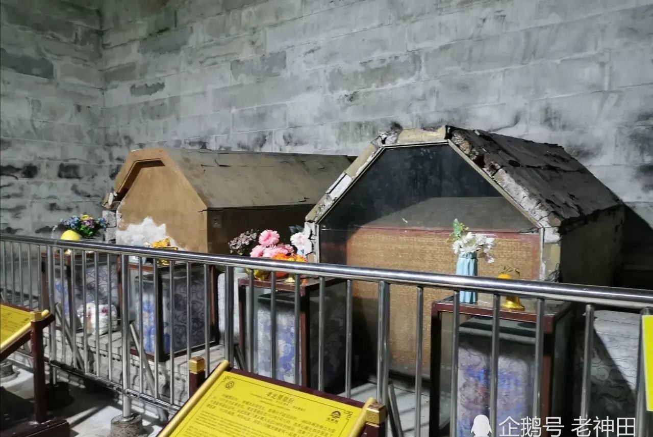 清西陵光绪帝崇陵地宫,当年的盗洞口依然清晰可见