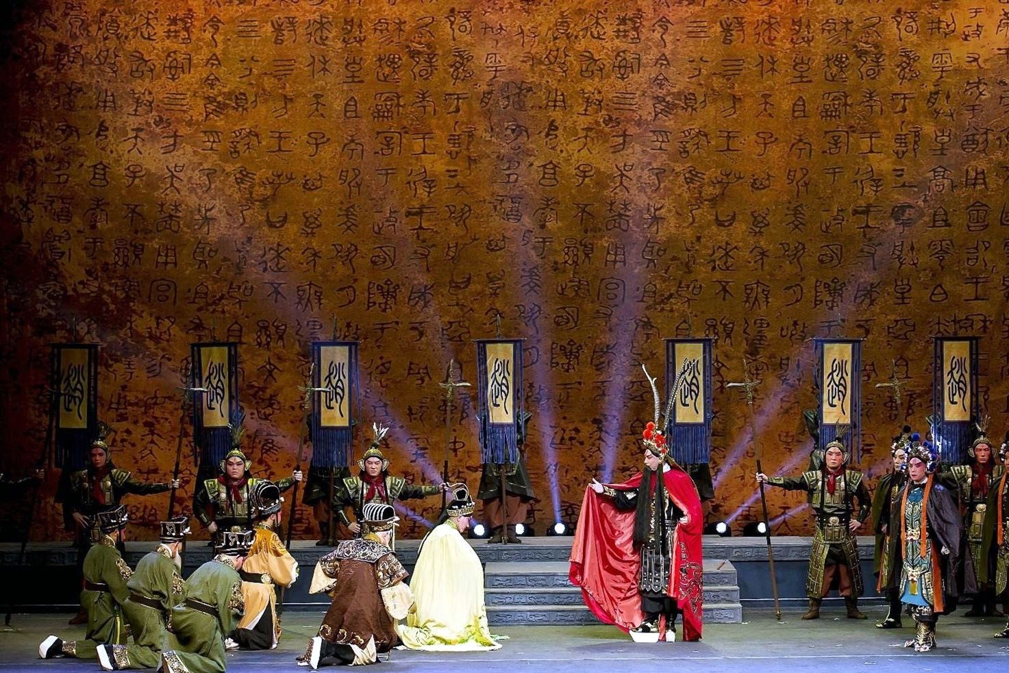 楚庄王宴饮群臣一臣子偷偷调戏他宠妾开心大喊是不是没尽兴