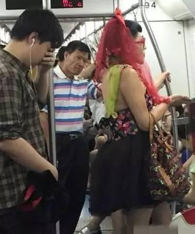 搞笑逗趣12张：小姐姐，你这是想要表达哪松?老司机开车了