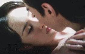 搞笑GIF：开门，我是你大表哥，咱们以前一起洗过澡的你忘了吗？