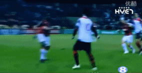 GIF:用足球写诗!小罗的那些经典绝技,这么玩弄对手好吗?