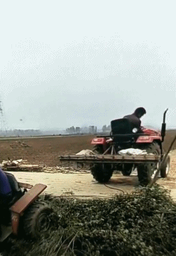 爆笑GIF图：护士姐姐反被人打针了？走路样子好奇怪