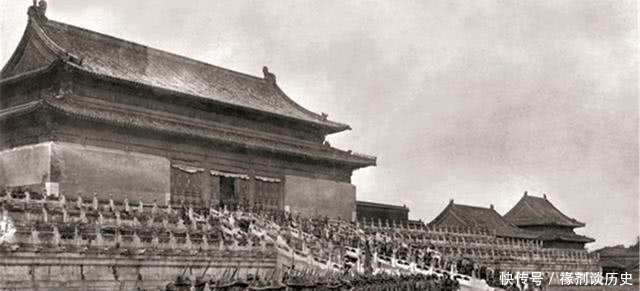 清朝平定了很多独立的政权,就像当时的西安是李自成建立的政权,南方的