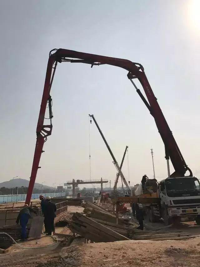 只要泵送钱到位，啥姿势咱都会，有这样玩过泵车的大神么？