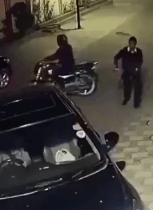 搞笑gif：味道虽好，可不能太贪哦