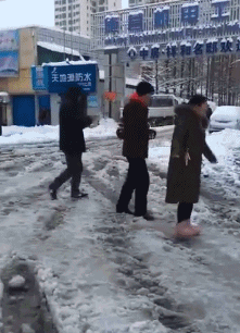 搞笑gif：最怕空气的突然安静，太窒息了！