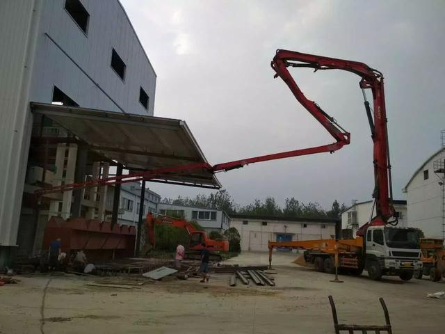 只要泵送钱到位，啥姿势咱都会，有这样玩过泵车的大神么？