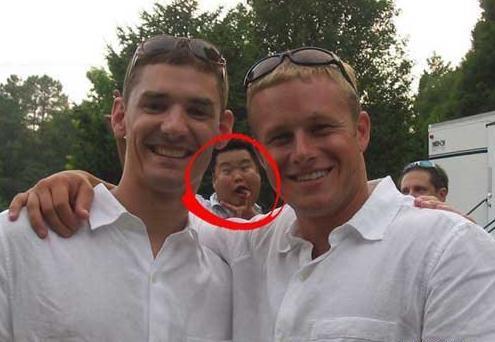 姿势工作者：（每日一笑）放开那只狗冲着我来