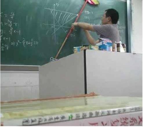 一位出色的老师让我从腹肌中笑了出来，完全颠覆了你的想象力