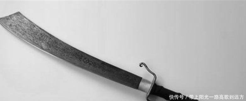 清朝斩首现场的老照片刽子手杀气腾腾图4是行刑用的鬼头刀