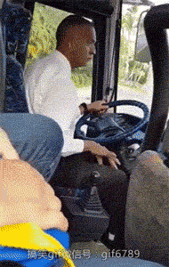 搞笑囧图：只要心中有大海在哪都能冲浪，城会玩！