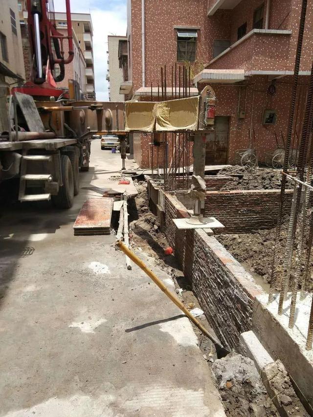 只要泵送钱到位，啥姿势咱都会，有这样玩过泵车的大神么？