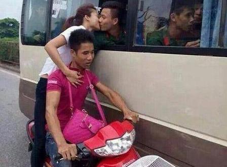 搞笑集锦：大多数喜欢带领结的妹子们，脖子一定短不了呀！