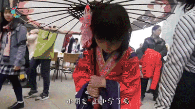 搞笑GIF图:设计师此时的内心是崩溃的!