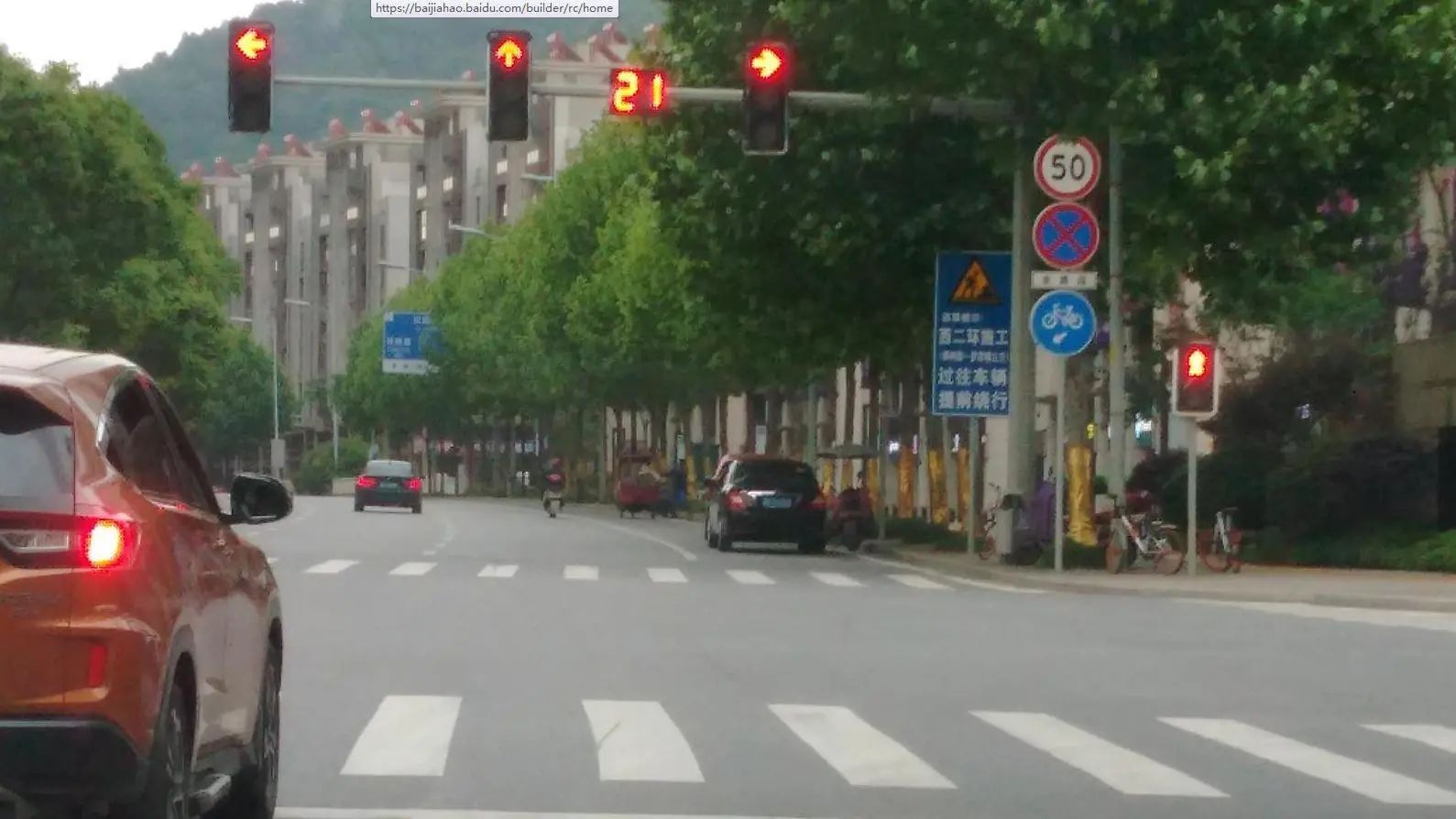 为啥有的司机等红灯时一直踩刹车?内行人:这样做基本属于老司机_看看