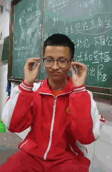 幽默gif：嫂子生了龙凤胎，大家都在群里说恭喜，结果我手滑发了句...