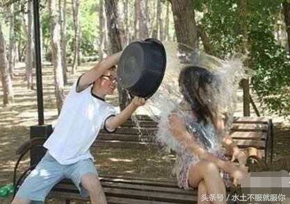 幽默笑话：告诉单身狗的一个秘密福利