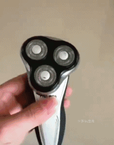 搞笑GIF：开门，我是你大表哥，咱们以前一起洗过澡的你忘了吗？