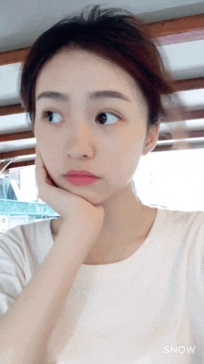 妹纸你这样开车是引人犯罪啊